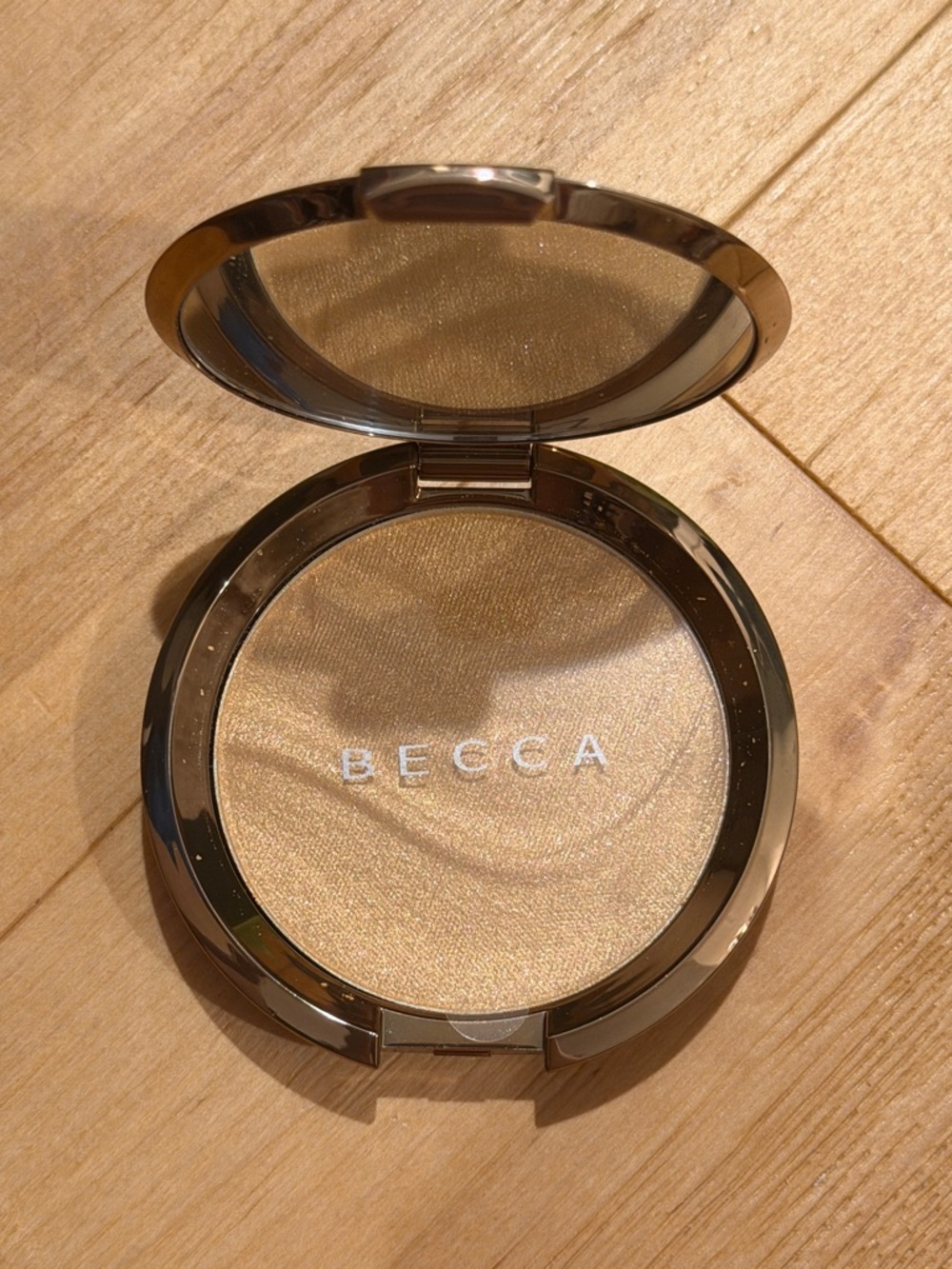 BECCA Radiant Gold Pressed Highlighter